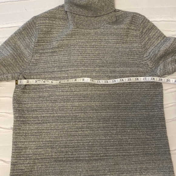 Comfy cozy grey J Crew turtleneck sweater - Picture 6 of 7